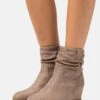 Anna Field Winter Boot - Enkellaarsjes Met Sleehak - Taupe